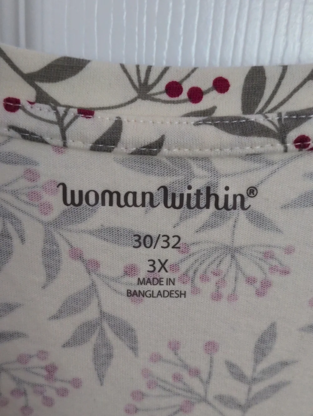 NWOT Woman Within Berries Long Sleeve V Neck  Top - 3X 30/32